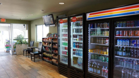 Hawthorne Plaza Inn - Vending Machine