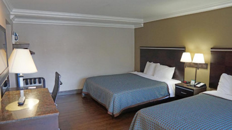 Hawthorne Plaza Inn - Guestroom