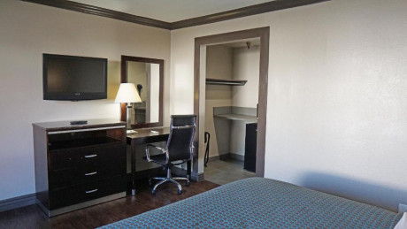 Hawthorne Plaza Inn - Guestroom